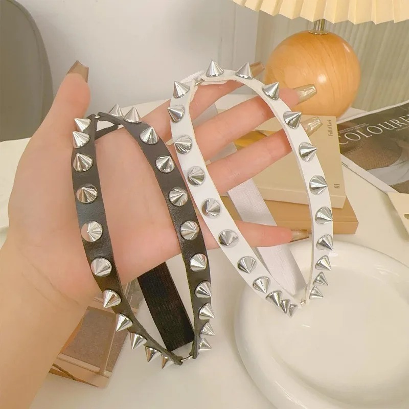 Podwójny pasek na udo z kolcam – Qualiti Body Jewelry recenzja i cena