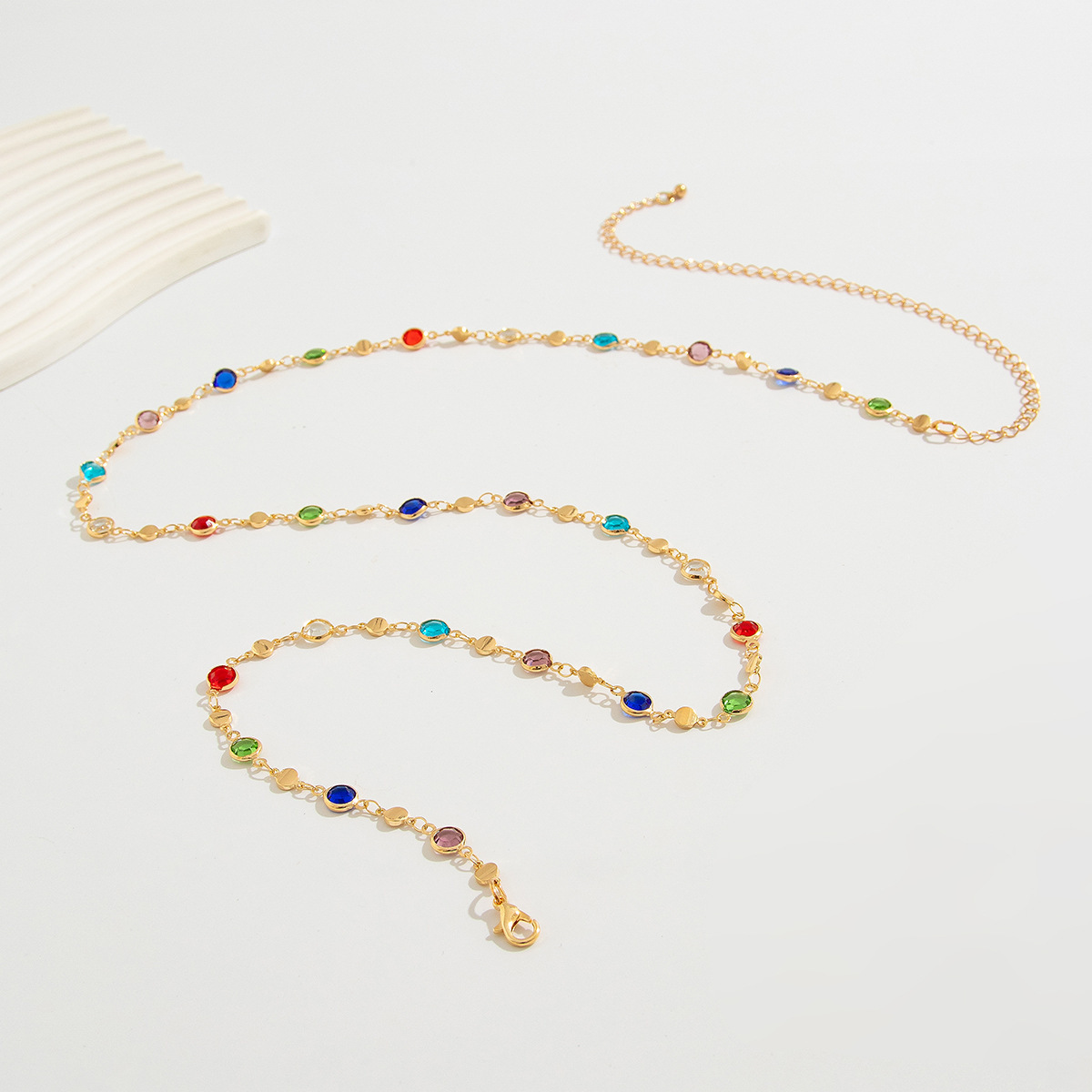 Prosty, kolorowy, geometryczny – Qualiti Body Jewelry recenzja i cena